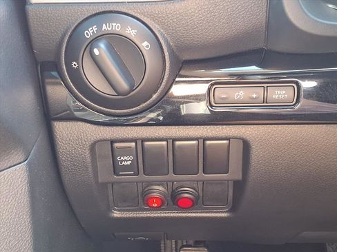 Used 2021 Nissan Titan SV AWD/4WD image 11