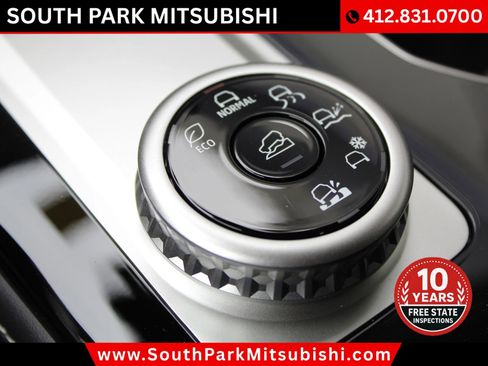 New 2025 Mitsubishi Outlander SE image 21