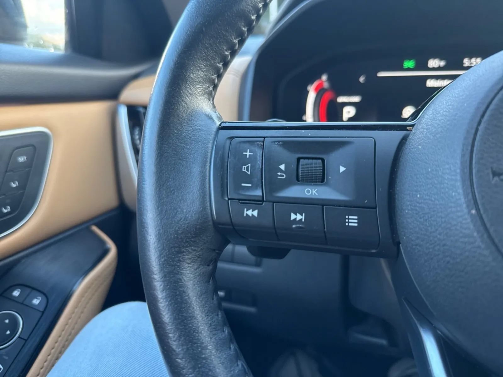 Used 2023 Nissan Rogue Platinum FWD image 20