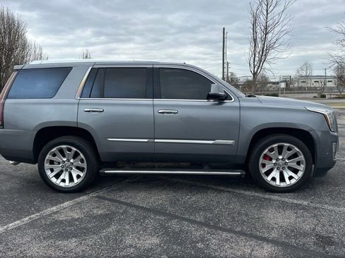 Used 2019 Cadillac Escalade Platinum image 8