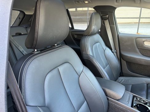 Certified 2025 Volvo XC40 B5 Plus image 19