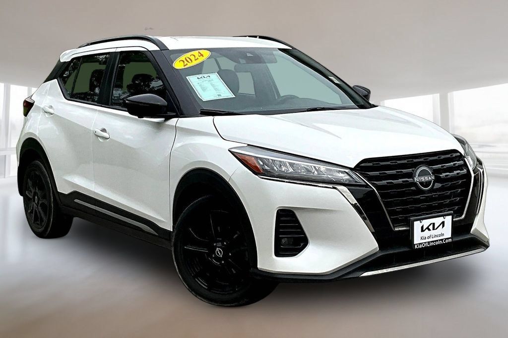 Used 2024 Nissan Kicks SR FWD image 3