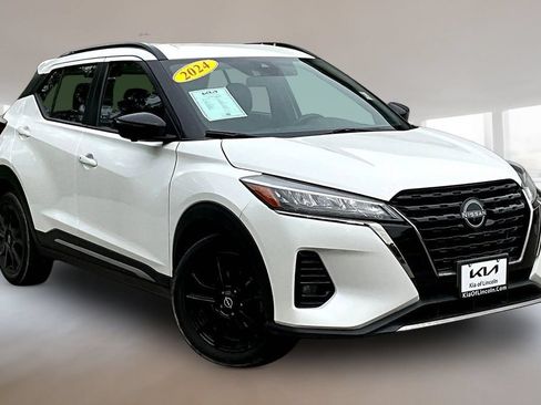 Used 2024 Nissan Kicks SR FWD image 3
