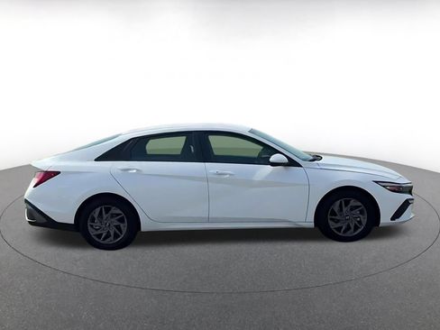 Used 2026 Hyundai Elantra Hybrid FWD image 13