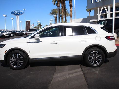 Certified 2022 Lincoln Nautilus AWD w/ Premium Package image 3