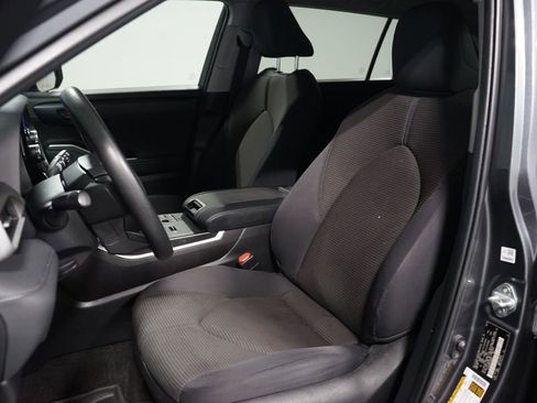 Certified 2023 Toyota Highlander L image 26