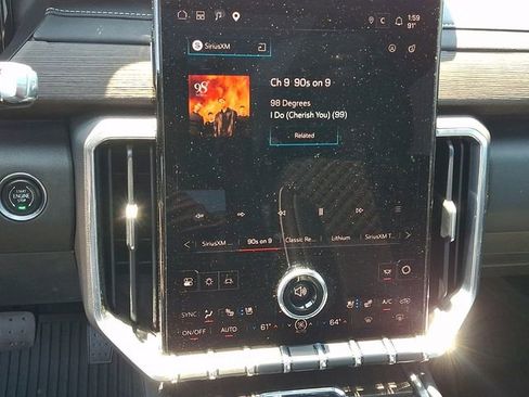 Used 2025 GMC Acadia Denali w/ Super Cruise Package FWD image 13