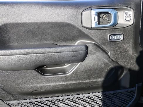 Certified 2022 Jeep Gladiator Mojave w/ Cold Weather Group image 22