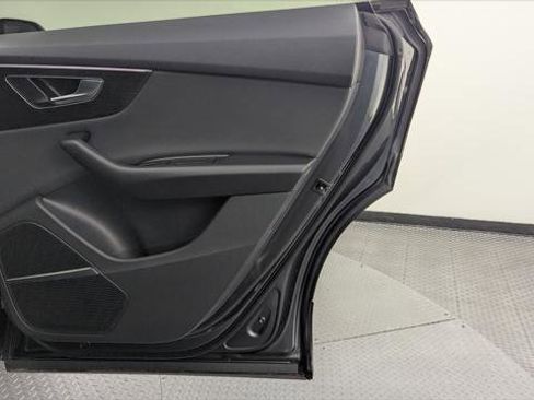 Used 2022 Audi Q8 Premium Plus w/ Premium Plus Package image 21