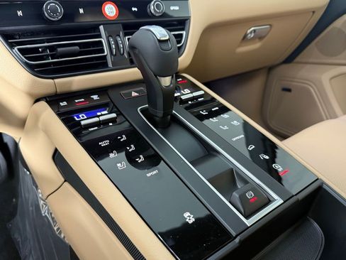 New 2025 Porsche Macan image 34