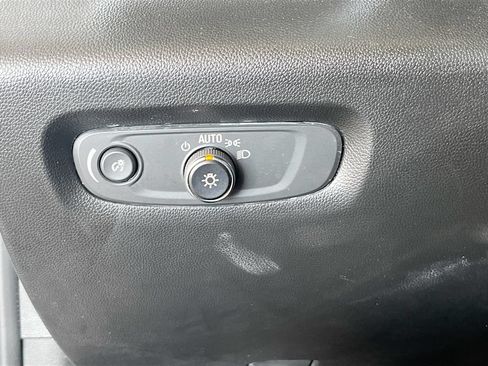 Used 2023 Chevrolet Traverse LT w/ Rear Camera Mirror Package AWD/4WD image 9