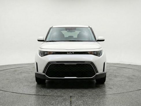Used 2025 Kia Soul LX w/ LX Technology Package image 2