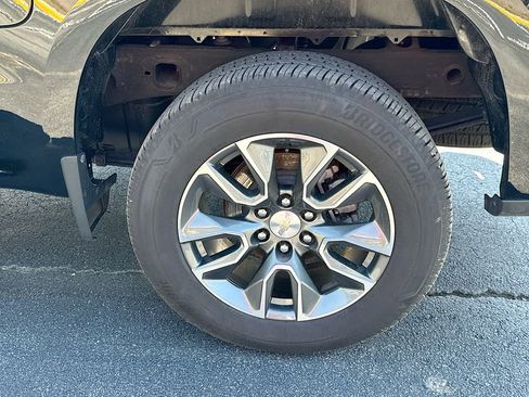 Used 2023 Chevrolet Silverado 1500 LT AWD/4WD image 24