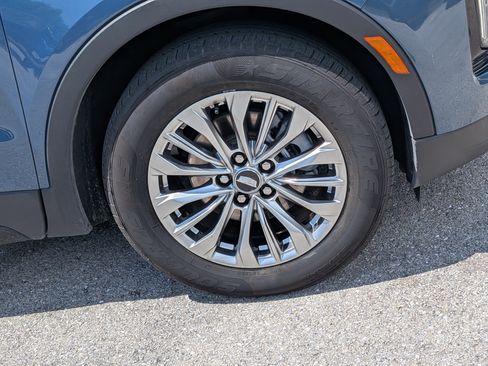 Used 2025 Cadillac XT4 Premium Luxury FWD image 11
