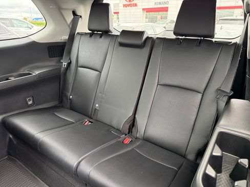 Used 2024 Toyota Grand Highlander AWD Hybrid image 27