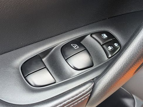 Used 2017 Nissan Rogue Sport SL w/ SL Premium Package image 15