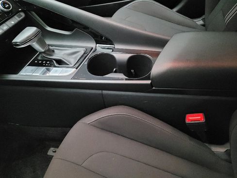 Used 2025 Hyundai Elantra SEL image 26
