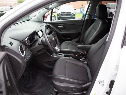 Used 2019 Chevrolet Trax LT w/ LT Convenience Package AWD/4WD image 20