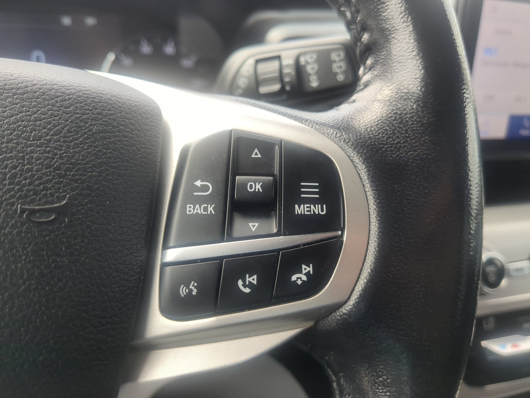 Used 2021 Ford Explorer XLT AWD/4WD image 22
