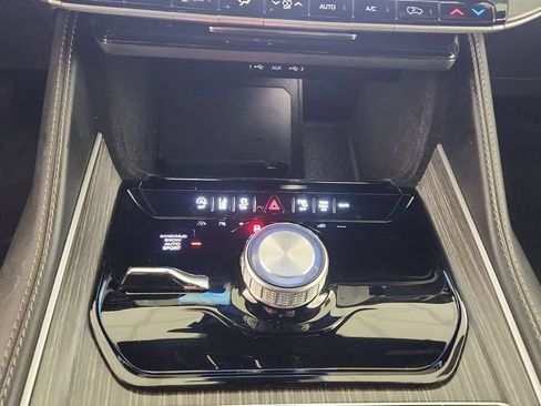 Used 2024 Jeep Wagoneer L Series II w/ Flexible Seating Group AWD/4WD image 34