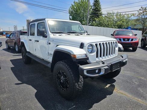 Used 2022 Jeep Gladiator Overland w/ Cold Weather Group image 3