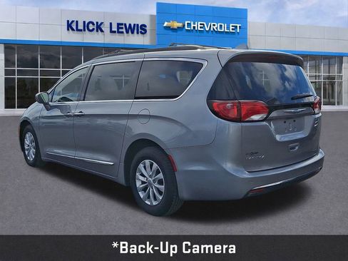 Used 2017 Chrysler Pacifica Touring-L image 5
