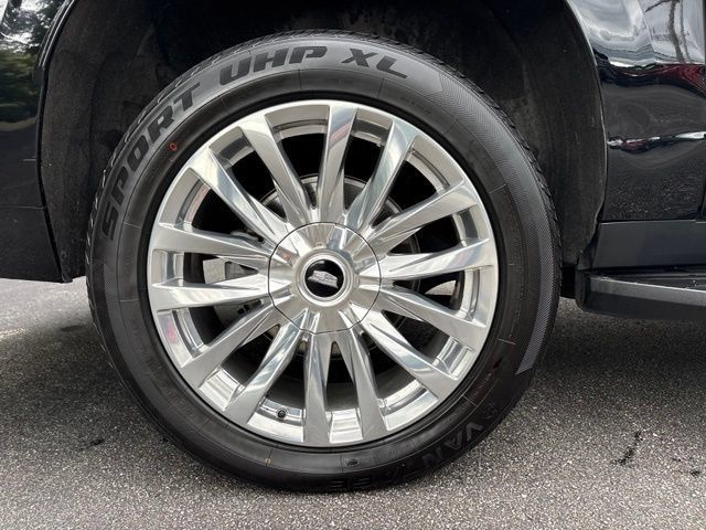 Used 2023 Cadillac Escalade ESV Premium Luxury w/ LPO, Floor Liner Package AWD/4WD image 16