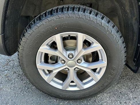 Certified 2022 Jeep Grand Cherokee Limited AWD/4WD image 34