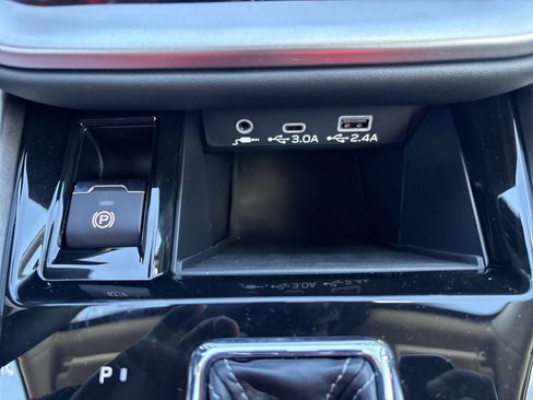 Used 2025 Subaru Outback Premium image 8