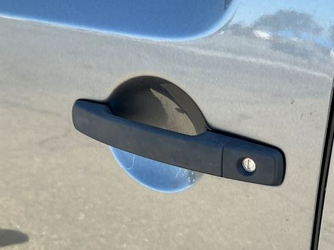 Used 2018 Nissan Frontier SV image 7