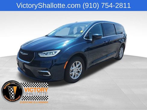 Certified 2023 Chrysler Pacifica Touring-L FWD image 16
