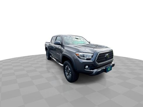 Used 2018 Toyota Tacoma TRD Off-Road AWD/4WD image 2
