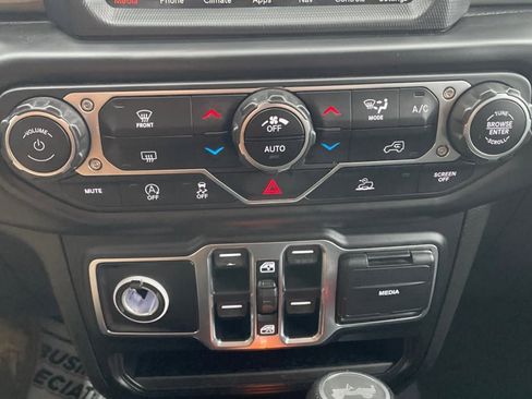 Used 2023 Jeep Wrangler Sahara image 26