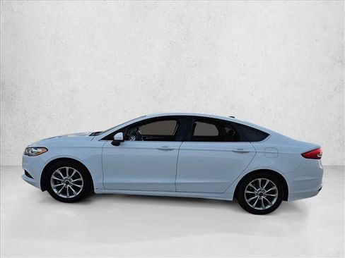 Used 2017 Ford Fusion SE w/ Fusion SE Technology Package image 8