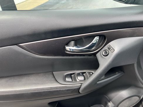 Used 2019 Nissan Rogue SL AWD/4WD image 17