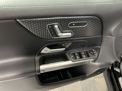 Used 2026 Mercedes-Benz GLB 250 4MATIC image 19