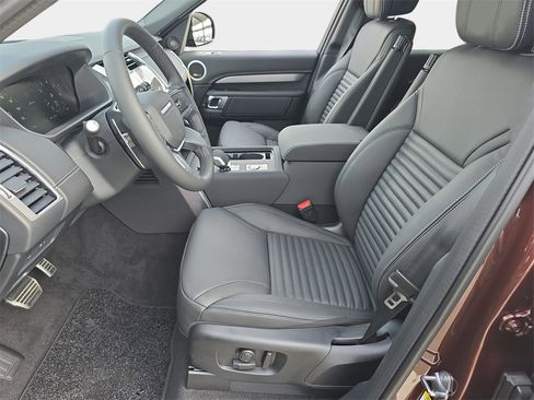 New 2026 Land Rover Discovery Limited Edition image 17