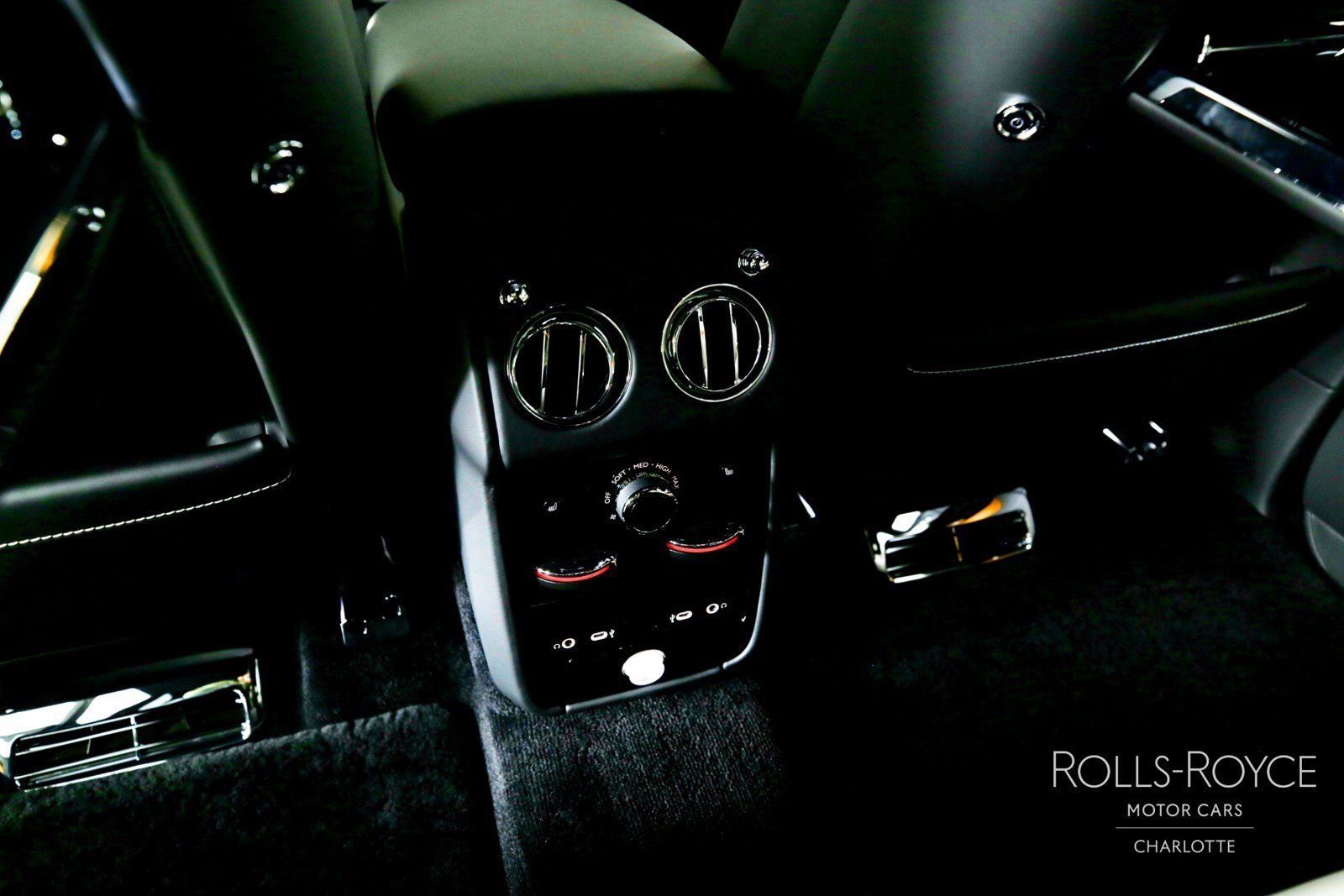 Used 2025 Rolls-Royce Cullinan AWD/4WD image 21
