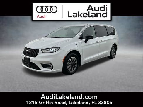 Used 2024 Chrysler Pacifica Limited FWD image 1