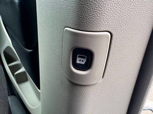 Used 2012 Dodge Grand Caravan SXT image 31