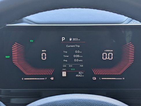 Certified 2025 Kia Carnival EX image 24