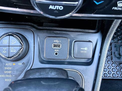 Used 2020 Jeep Cherokee Trailhawk w/ Cold Weather Group AWD/4WD image 33