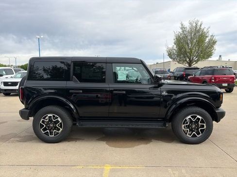 New 2026 Ford Bronco Outer Banks AWD/4WD image 3