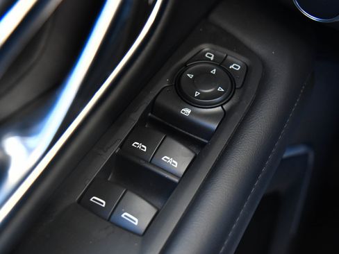 Used 2023 GMC Yukon XL SLE image 38