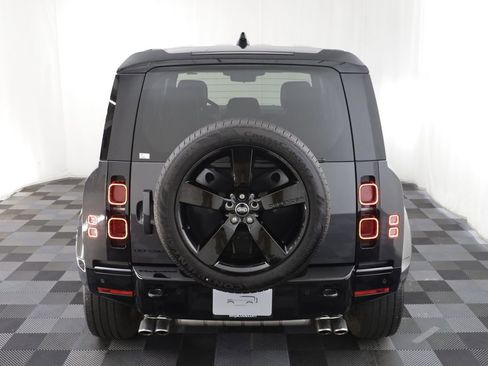 Certified 2025 Land Rover Defender 110 X-Dynamic SE AWD/4WD image 17