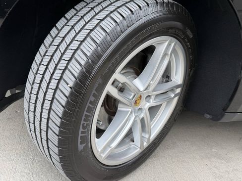 Used 2018 Porsche Macan AWD/4WD image 13