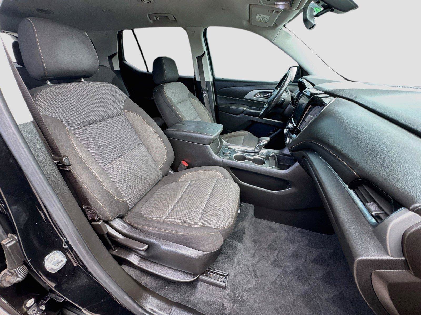 Used 2021 Chevrolet Traverse LT FWD image 30