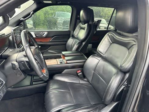 Used 2020 Lincoln Navigator L Reserve w/ Equipment Group 208A Reserve AWD/4WD image 3