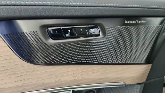 New 2026 Volvo XC90 T8 Plus w/ Protection Package Premier AWD/4WD image 11