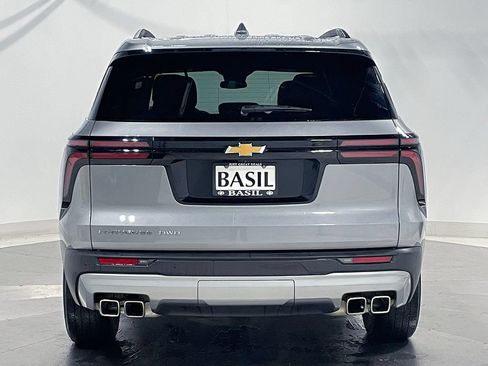 Used 2025 Chevrolet Traverse LT AWD/4WD image 12
